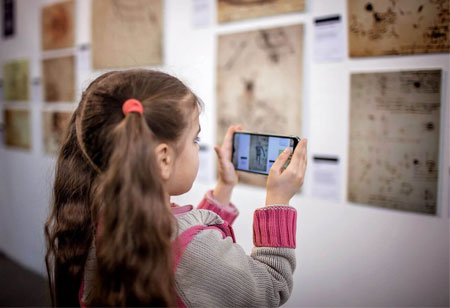Using Augmented Reality for Distance Learning