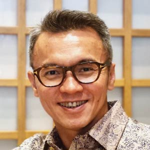 Mastering Digital Transformation through Innovative Leadership 